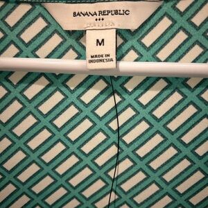 Banana Republic Silky Scoop-Neck Green Geometric Top